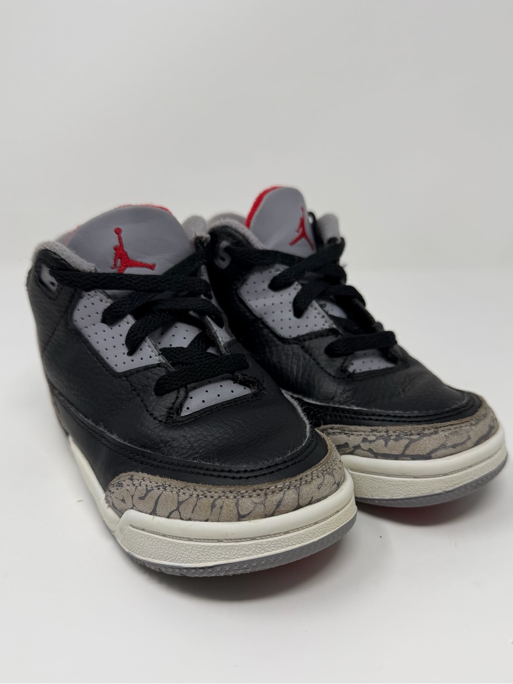 Jordan 3 Kids' Black, Gray & Red Retro Basketball Sneakers Sz.9c